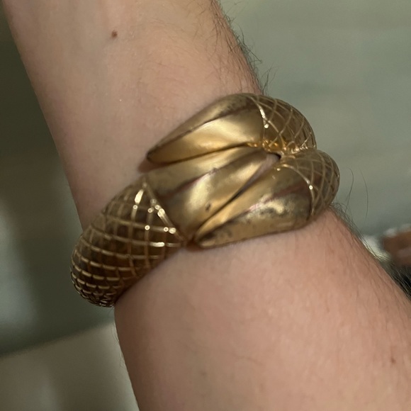 Gold Claw bangle - Picture 11 of 11